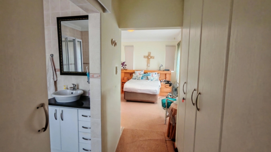 3 Bedroom Property for Sale in Reebok Western Cape